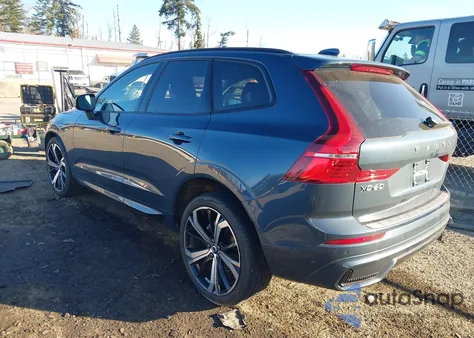 2025 Volvo Xc60 B5 Ultra z USA, uszkodzony, nr VIN YV4M12RM4S1219991